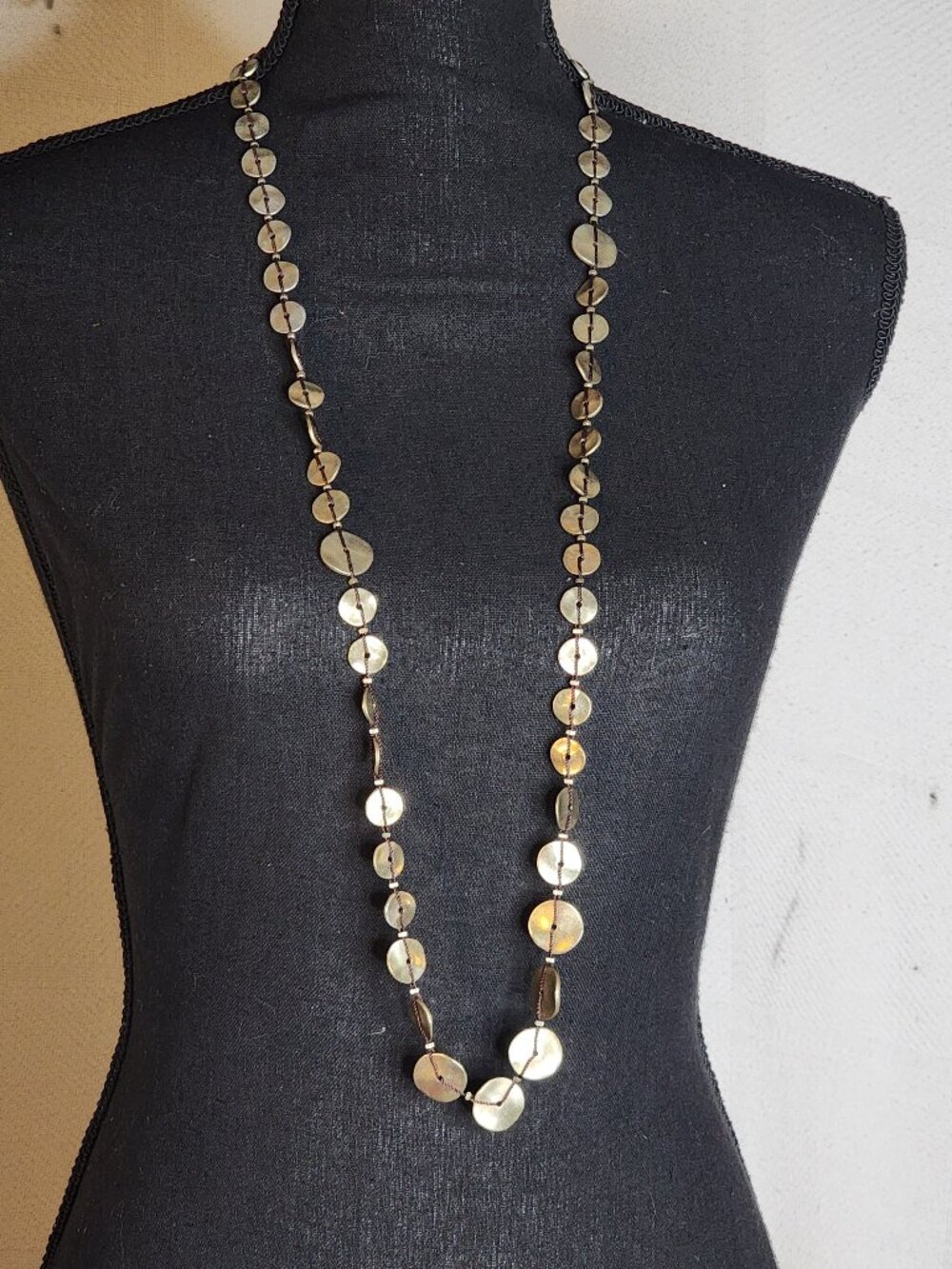 Chico's Old Gold Tone Threaded Metal Circles Long Vintage Adj 40.5" Necklace - Picture 2 of 16